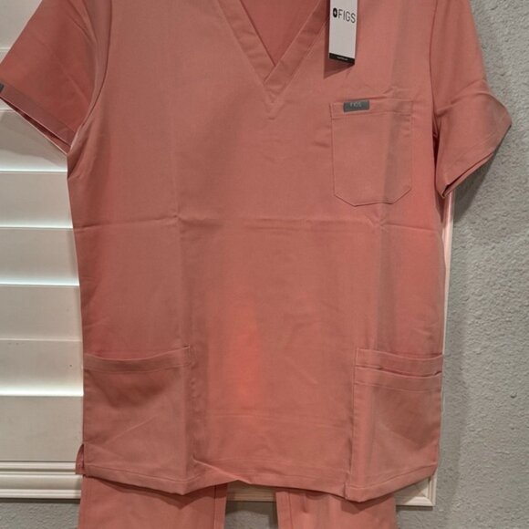 Figs Coral Women's Scrub Set - Picture 4 of 10